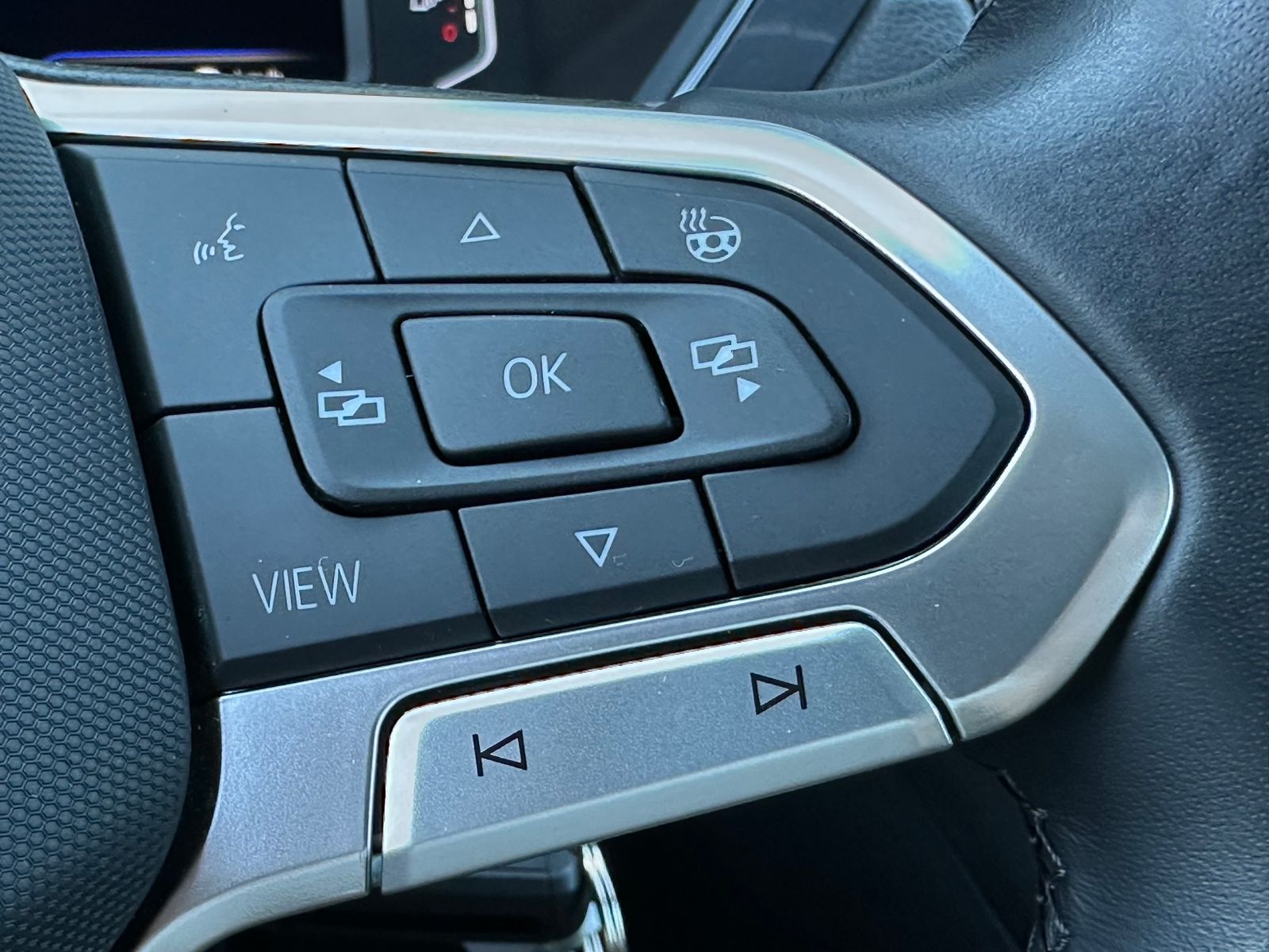 Fahrzeugabbildung Volkswagen Tiguan Allspace 2.0 TDI DSG Life NAV+LED+HUD+SHZ