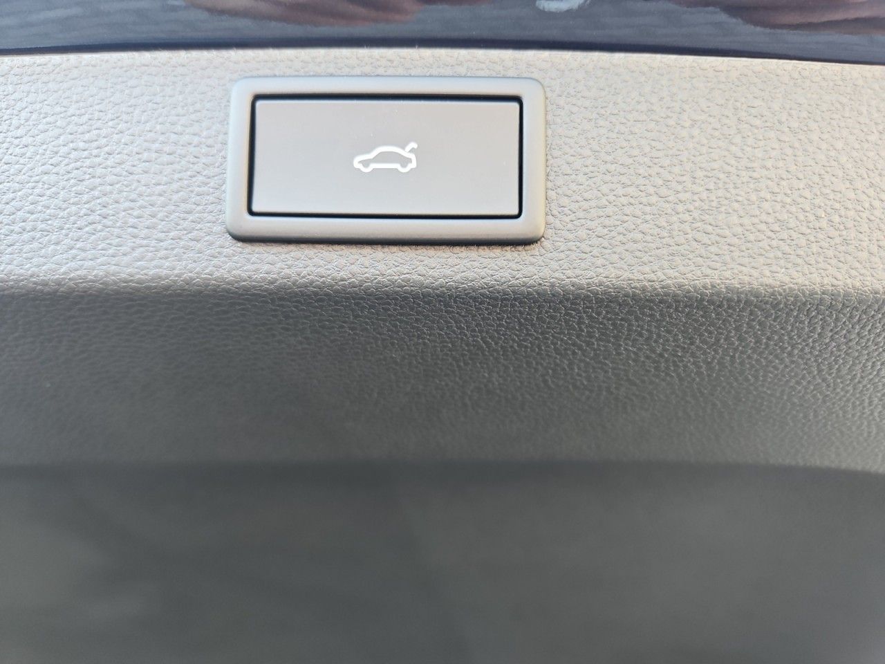 Fahrzeugabbildung SKODA Karoq Selection Style TSI DSG