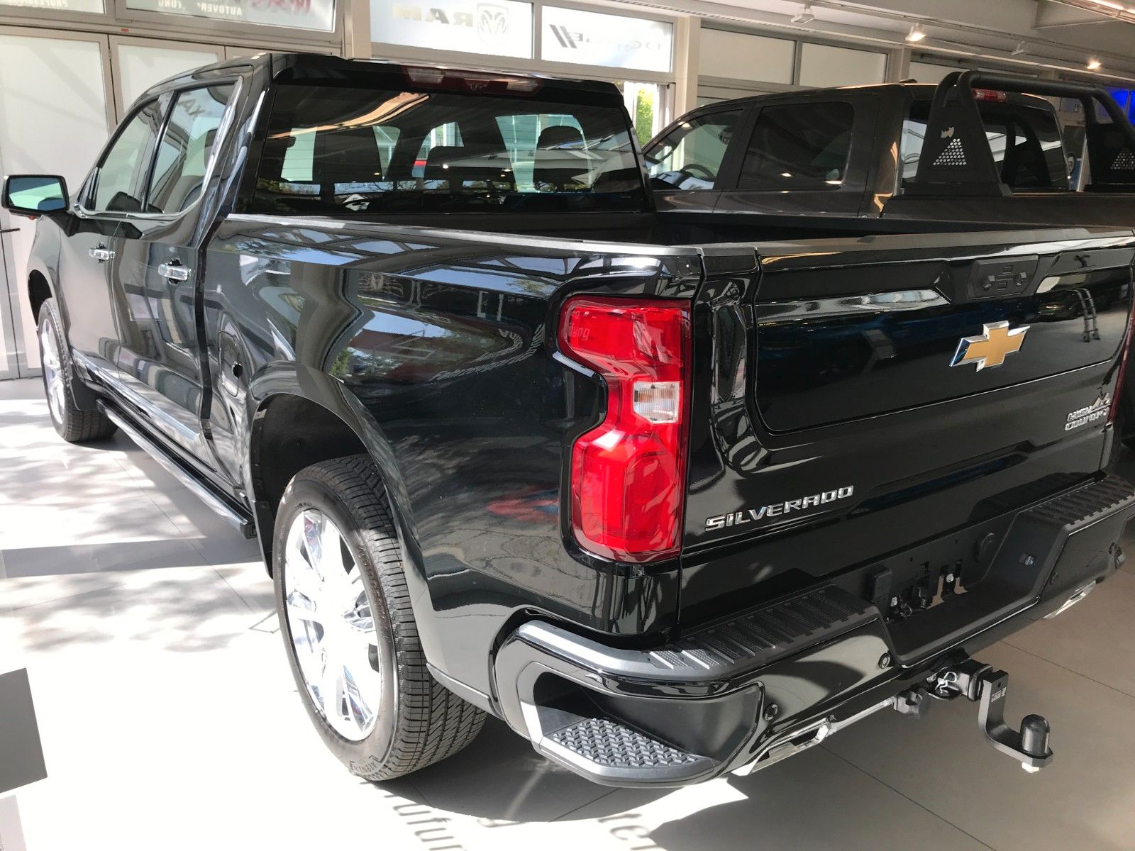 Fahrzeugabbildung Chevrolet Silverado 6.2 V8 High Country