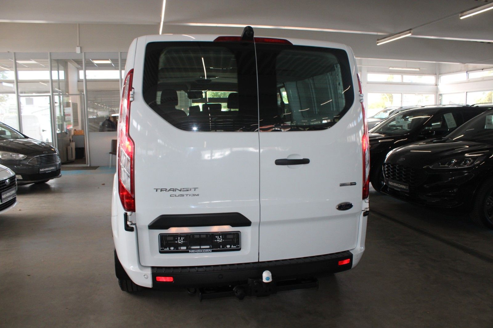 Fahrzeugabbildung Ford Transit Tourneo Custom TREND L2 MHEV 5-Sitze AHK