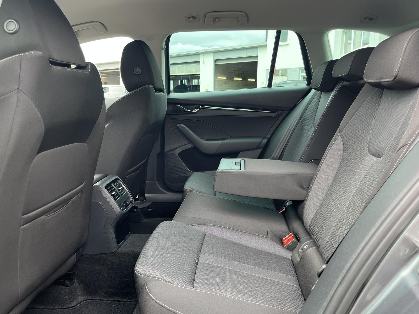 Skoda Octavia Combi 2.0 TDI DSG Blackline 141€ m.20% A