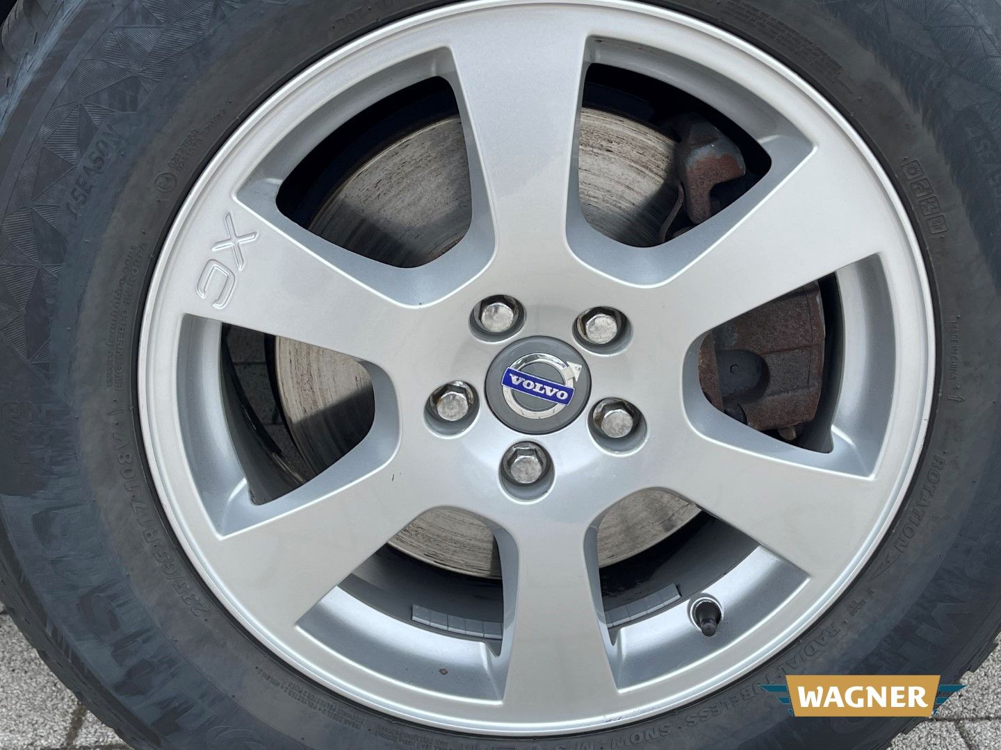 Fahrzeugabbildung Volvo XC60 Momentum 2WD T5 Automatik Sitzheizung