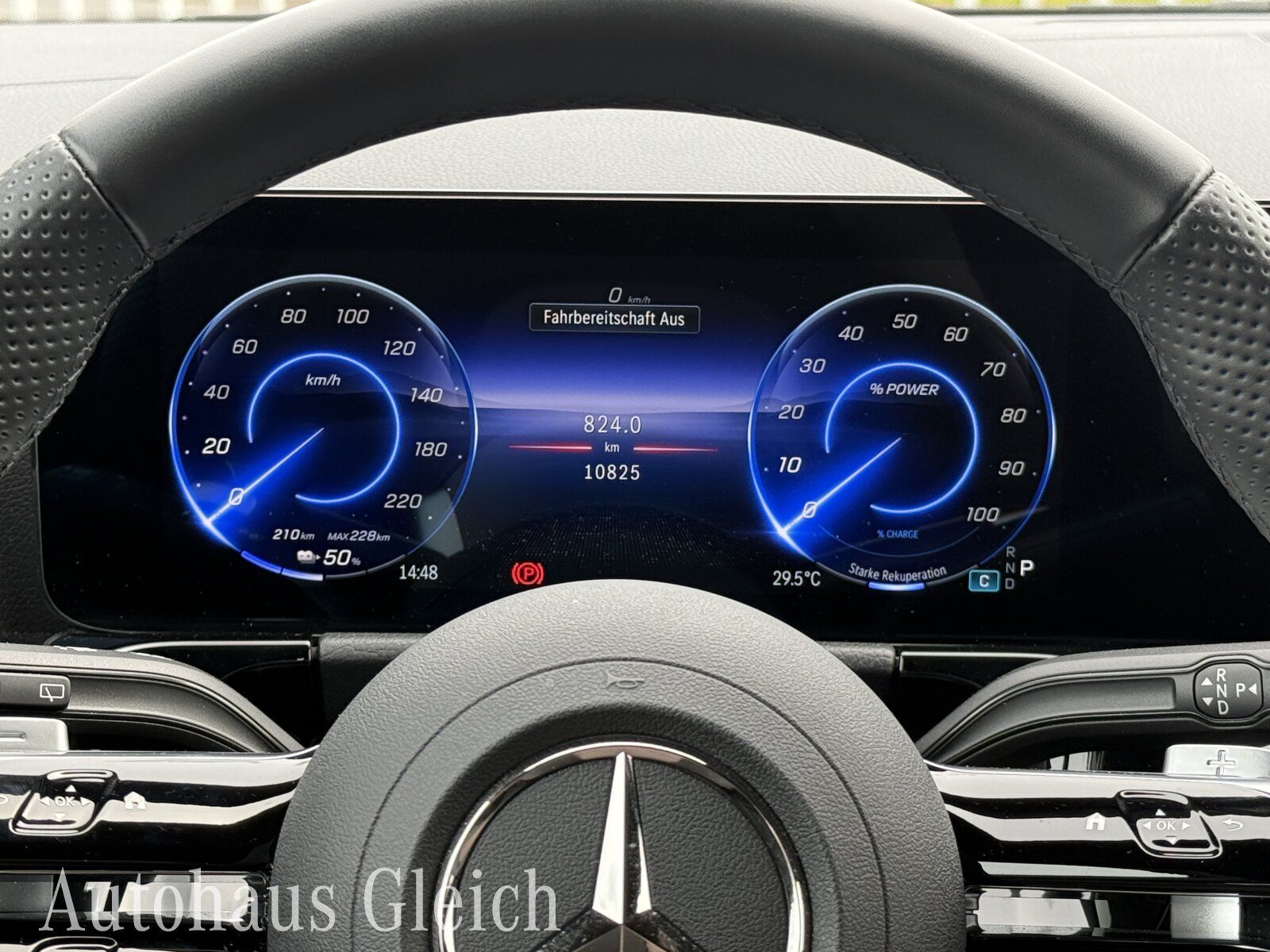 Fahrzeugabbildung Mercedes-Benz EQA 300 Electric Art 4Matic Navi/Distronic/Klima