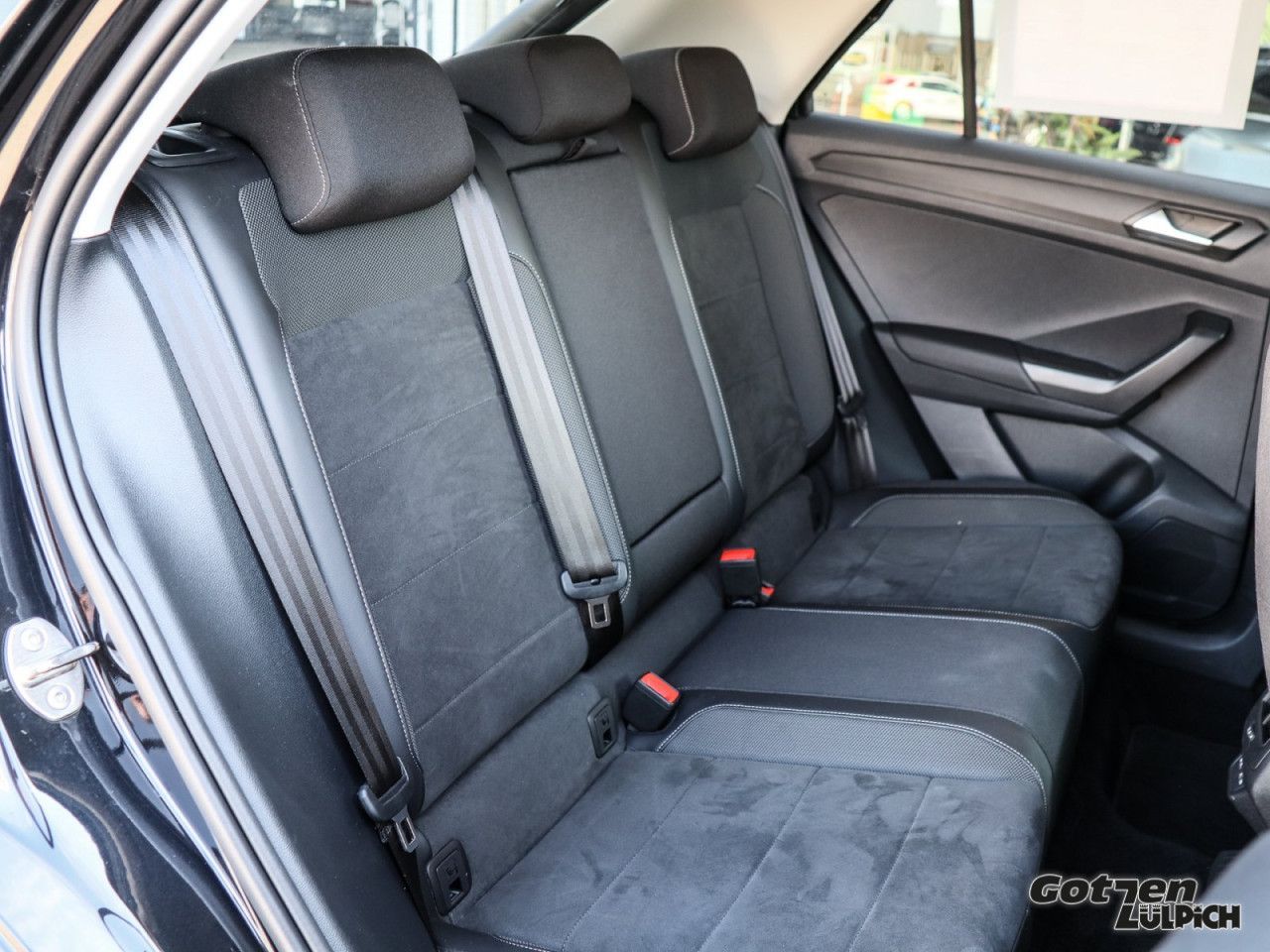 Fahrzeugabbildung Volkswagen T-Roc Style 1.5 TSI DSG Navi AHK LED PDC Klima