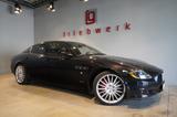 Maserati Quattroporte 4.7 V8 Sport GTS -U-frei-Scheckheft - Maserati Quattroporte mit Benzin-Antrieb: Limousine, 4.7