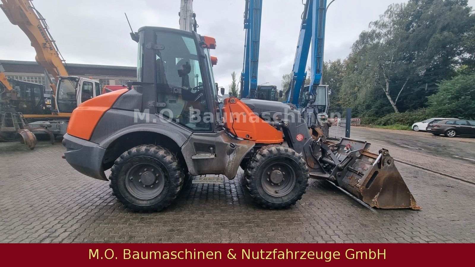 Fahrzeugabbildung MECALAC AS 900 Booster / Klappschaufel /SW/
