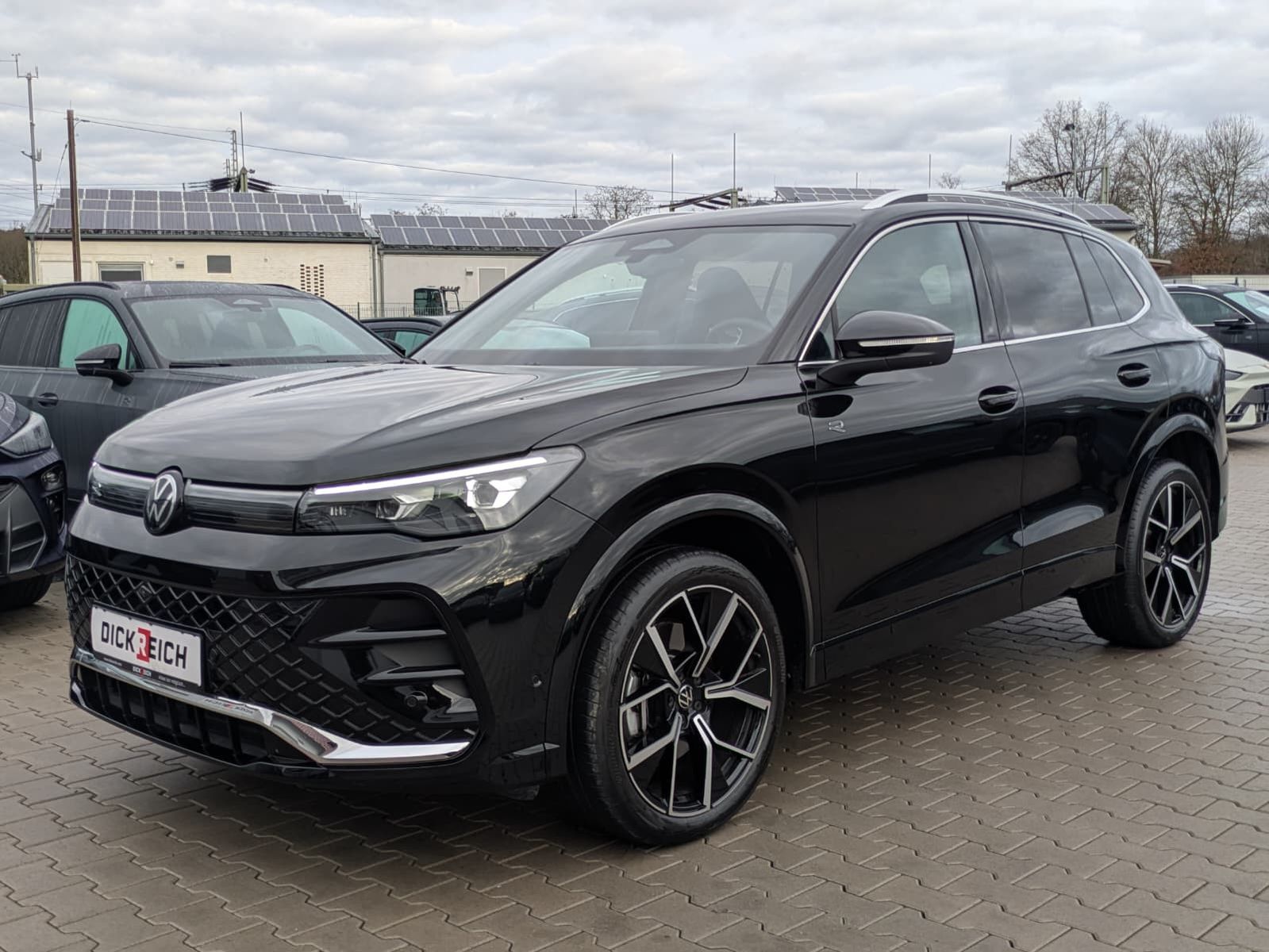 Fahrzeugabbildung Volkswagen Tiguan 2.0 TDI 4M R-Line PANO*H&K*AHK*MATRIX*20"