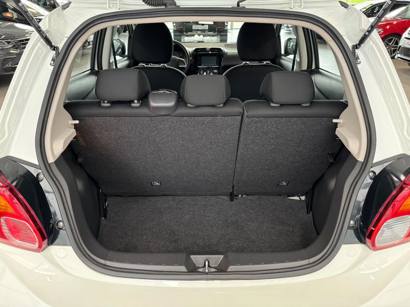 Fahrzeugabbildung Mitsubishi Space Star 1.2 Select "Ganzjahresreifen ZV DAB"