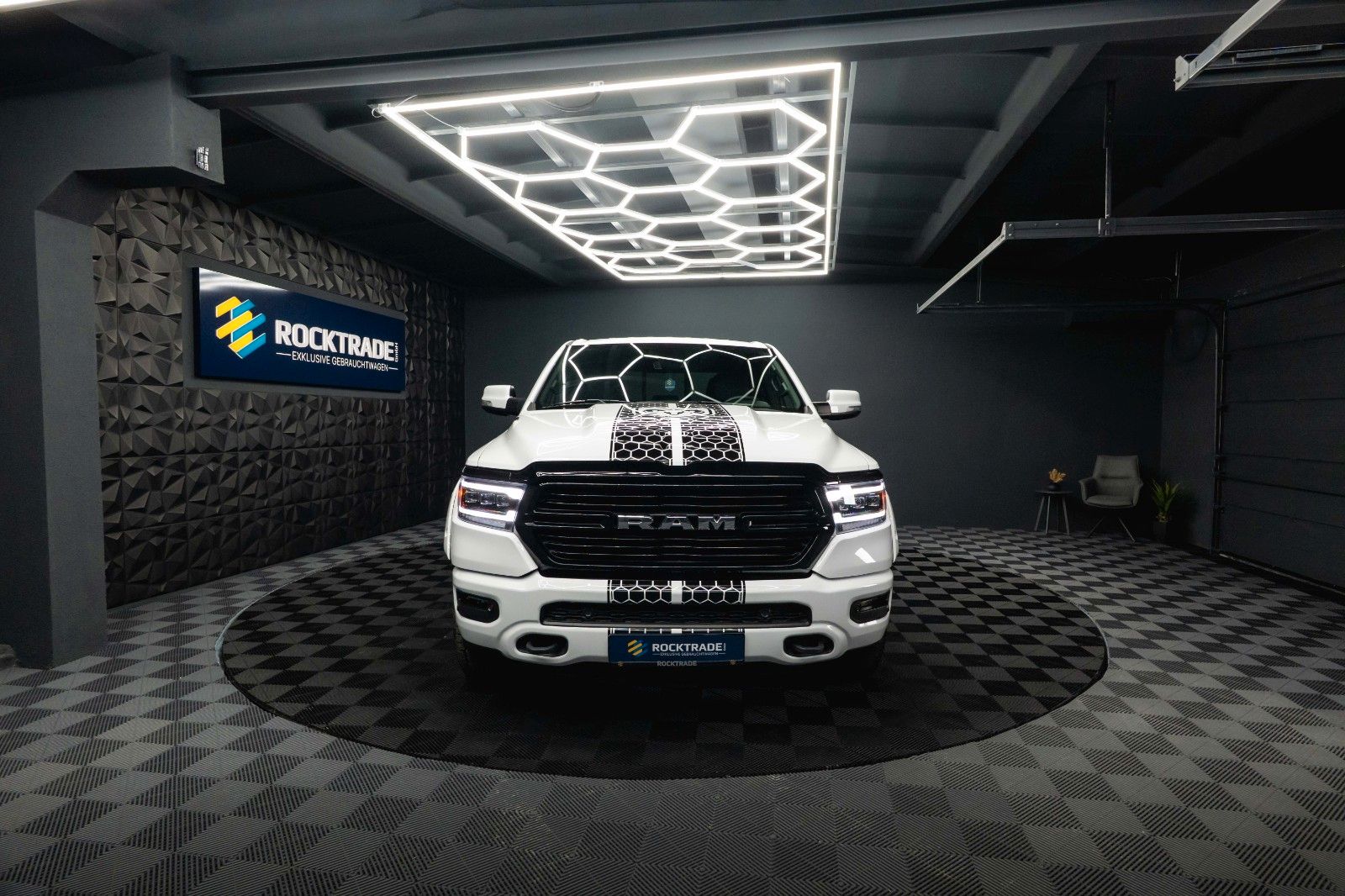 Fahrzeugabbildung Dodge RAM 5.7 V8 HEMI 4x4 OFFROAD Night AXLE LOCK 19%