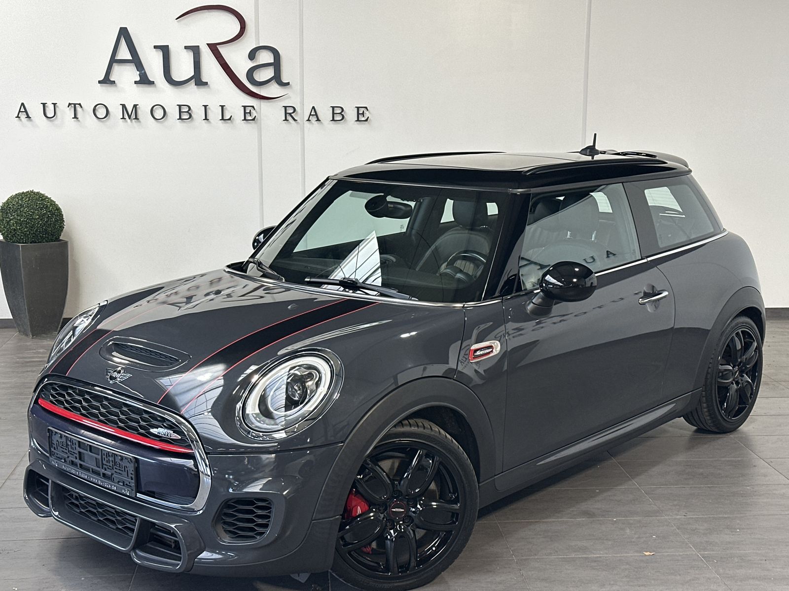 Fahrzeugabbildung MINI John Cooper Works NAV+LED+SHZ+H&K+PANO+PDC+18Zo