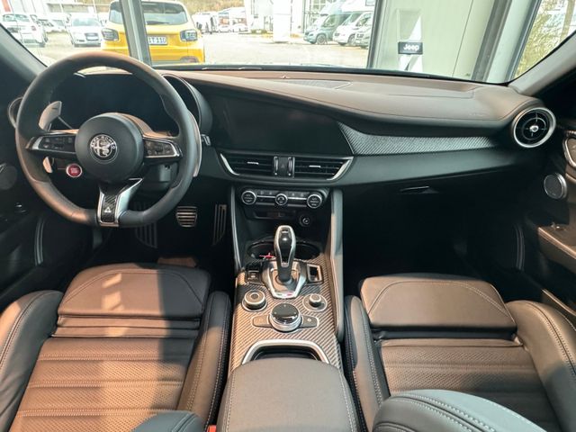 ALFA ROMEO Giulia Quadrifoglio harman/kardon KarbonPaket