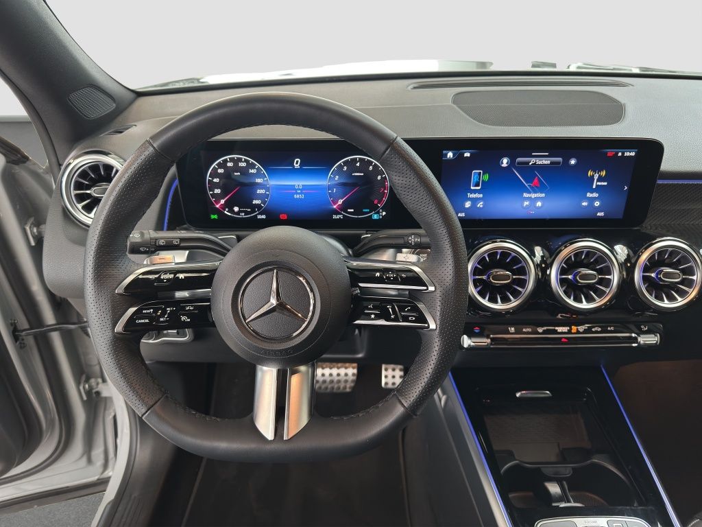 Fahrzeugabbildung Mercedes-Benz GLB 200 AMG*Night*LED*KeyLess*PDC*ParkAs*RFK*AHK