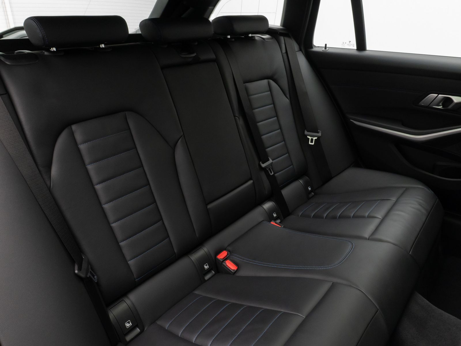 Fahrzeugabbildung BMW 330e xD M Sport Kamera DAB HiFi Komfort Panorama