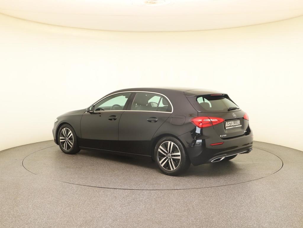 Mercedes-Benz A 250 4M Progressive AHK+MBUX+Sound+17+Business