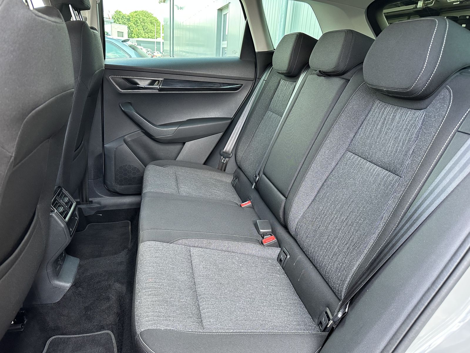 Fahrzeugabbildung SKODA Karoq 2.0 TDI Style SHZ+AHK+CARPLAY+EU6dT+18Zo+2
