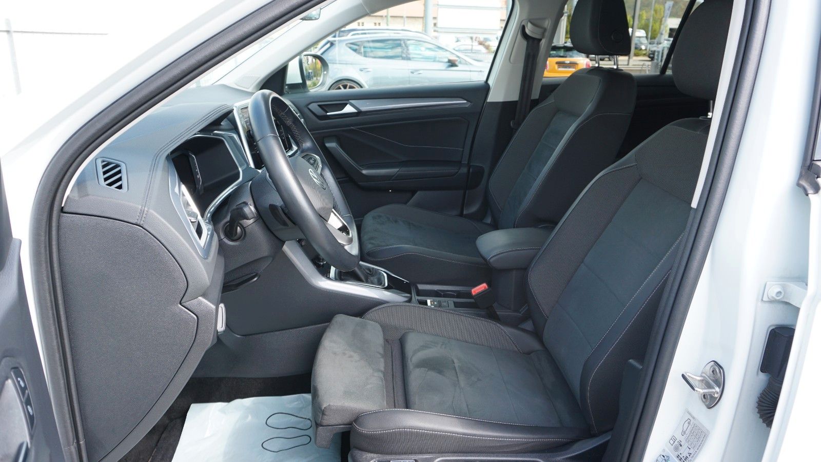 Fahrzeugabbildung Volkswagen T-Roc Style,DSG,Alcantara,LED Plus,Navi,IQ.Light