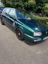Volkswagen Golf 1.8 Standard - Volkswagen Golf mit Benzin-Antrieb: Grün, Schiebedach, Limousine