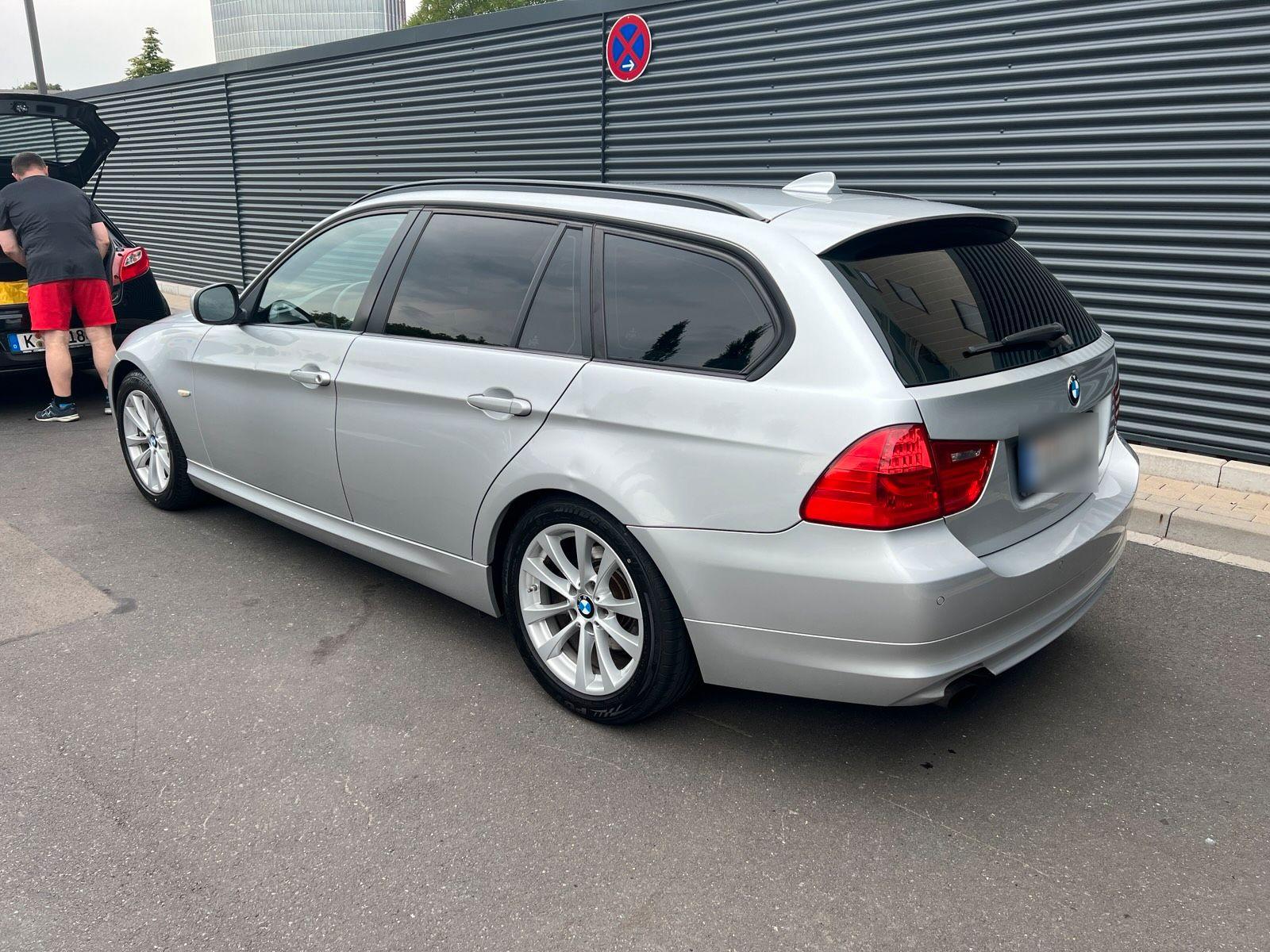 BMW 318 2011 — photo 5