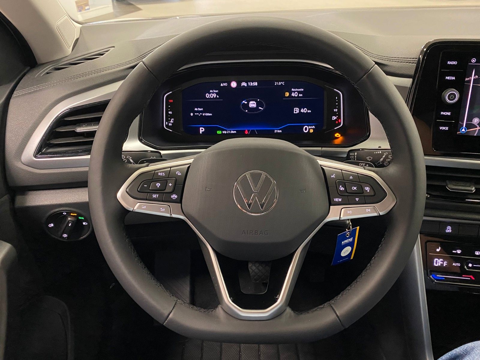 Fahrzeugabbildung Volkswagen T-Roc 1.5 TSI DSG LIFE+NAVIGATION+KAMERA+AHK abn