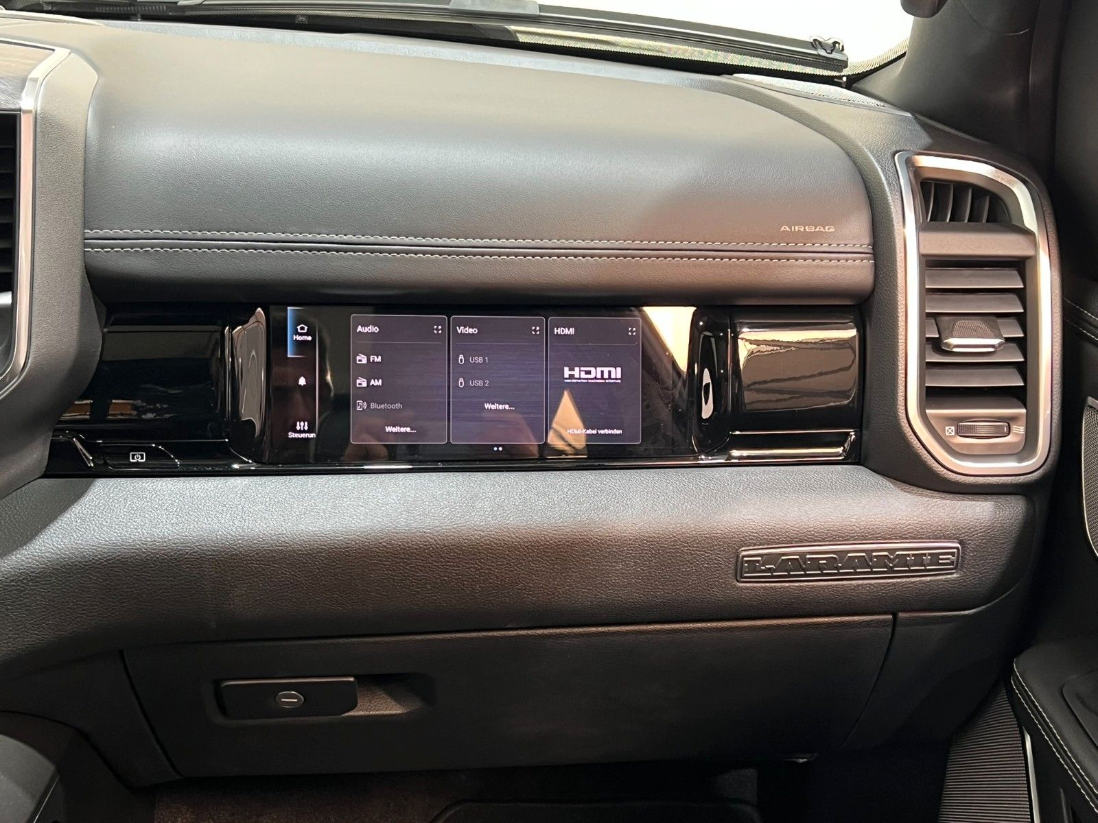 Fahrzeugabbildung Dodge RAM 1500 Laramie Night Premium RTR Umbau