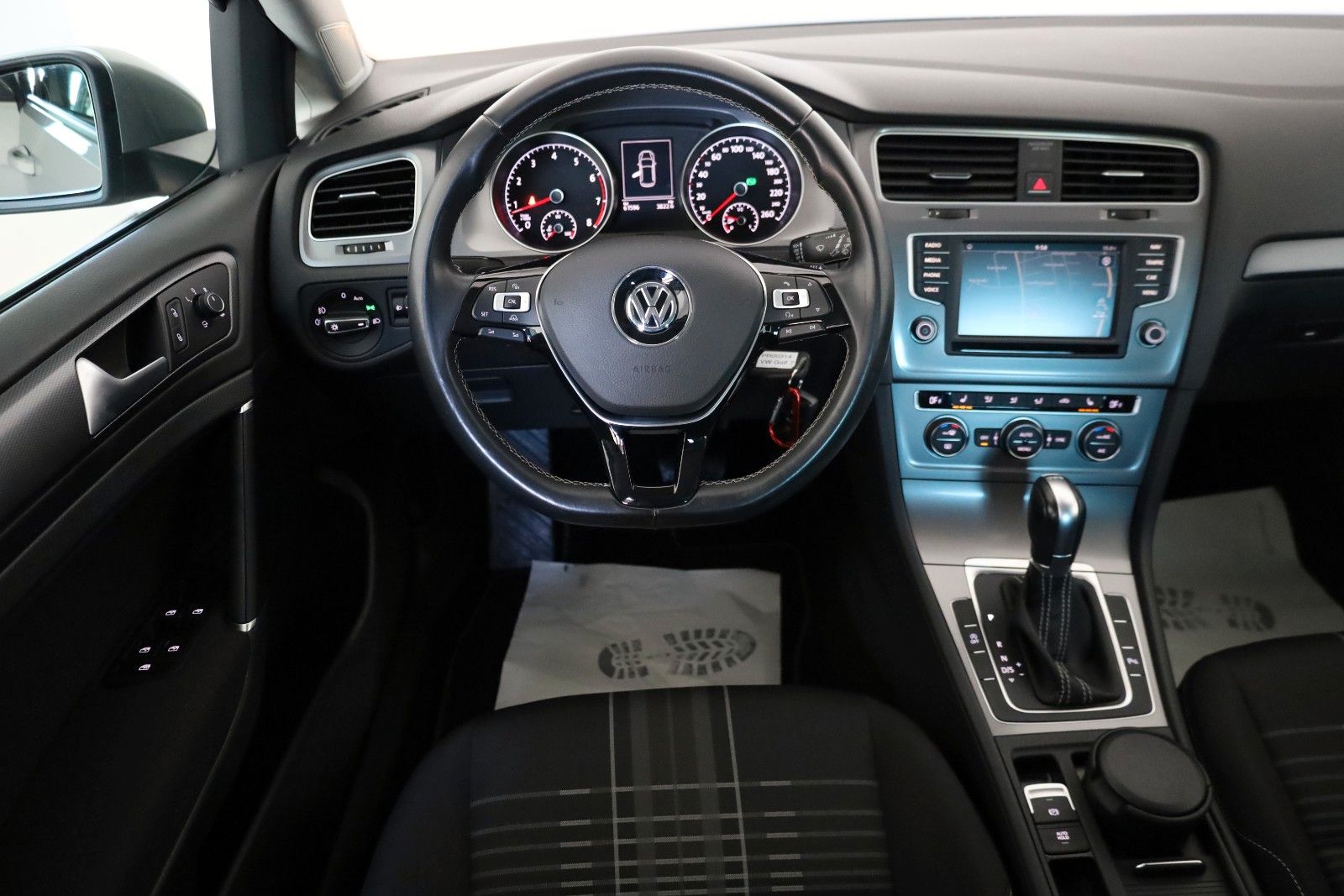 Fahrzeugabbildung Volkswagen Golf VII Lim. Lounge Navi,SH,PDC