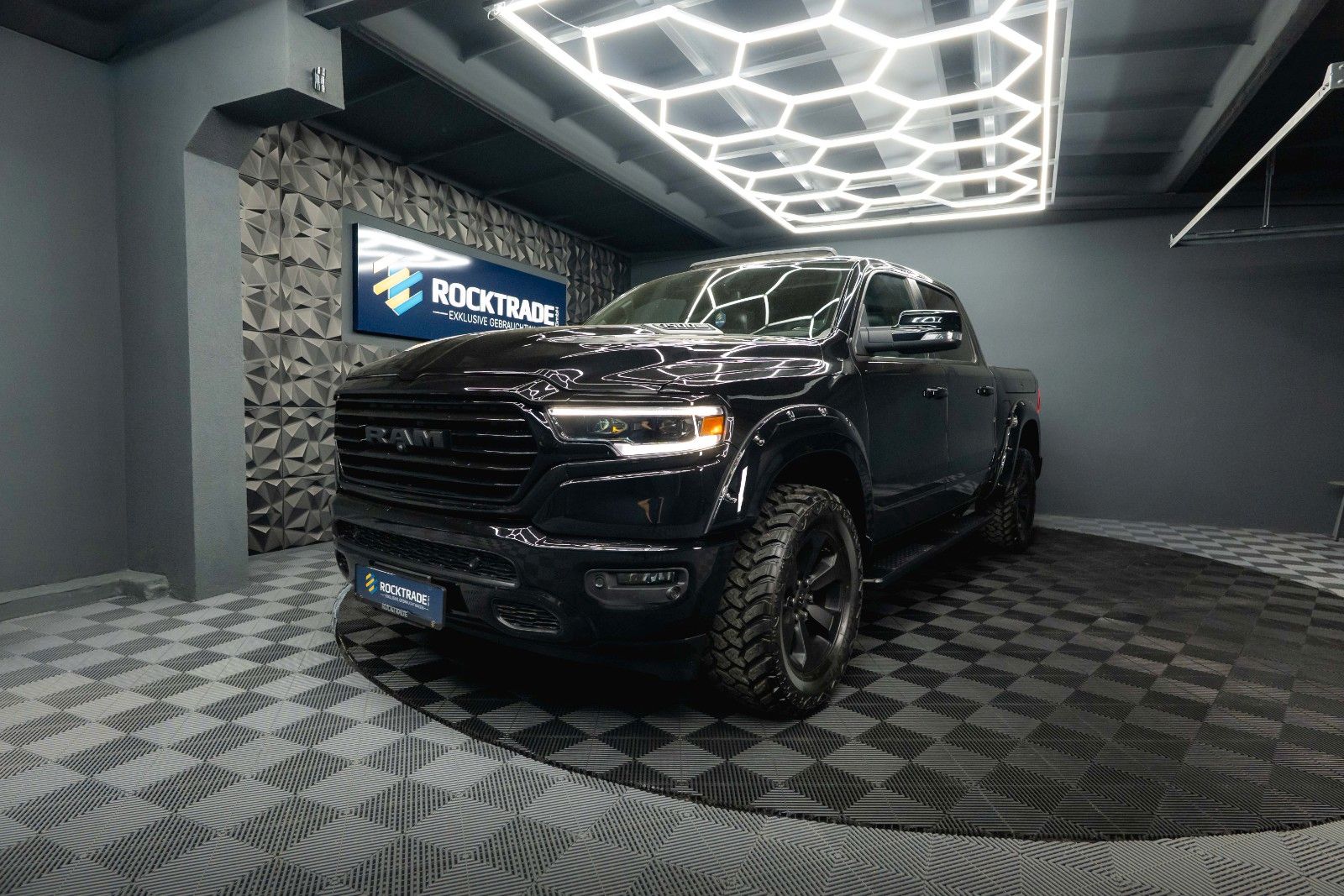 Fahrzeugabbildung Dodge RAM 5.7 V8 HEMI 4x4 REBEL LIMITED RamBox ACC 19%