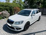 Skoda Octavia 2.0 TDI DSG RS Combi RS - Skoda Octavia aus 2011: Kombi
