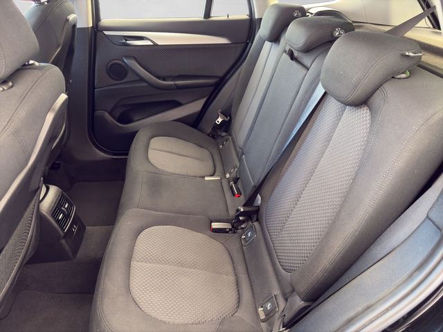 Fahrzeugabbildung BMW X1 sDrive 18i Automatik+Navi+DAB+AHK+PDC
