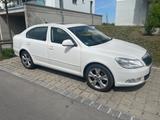 Skoda Octavia 2.0 TDI DSG Elegance  - Skoda Octavia aus 2012 mit Diesel-Antrieb: Limousine