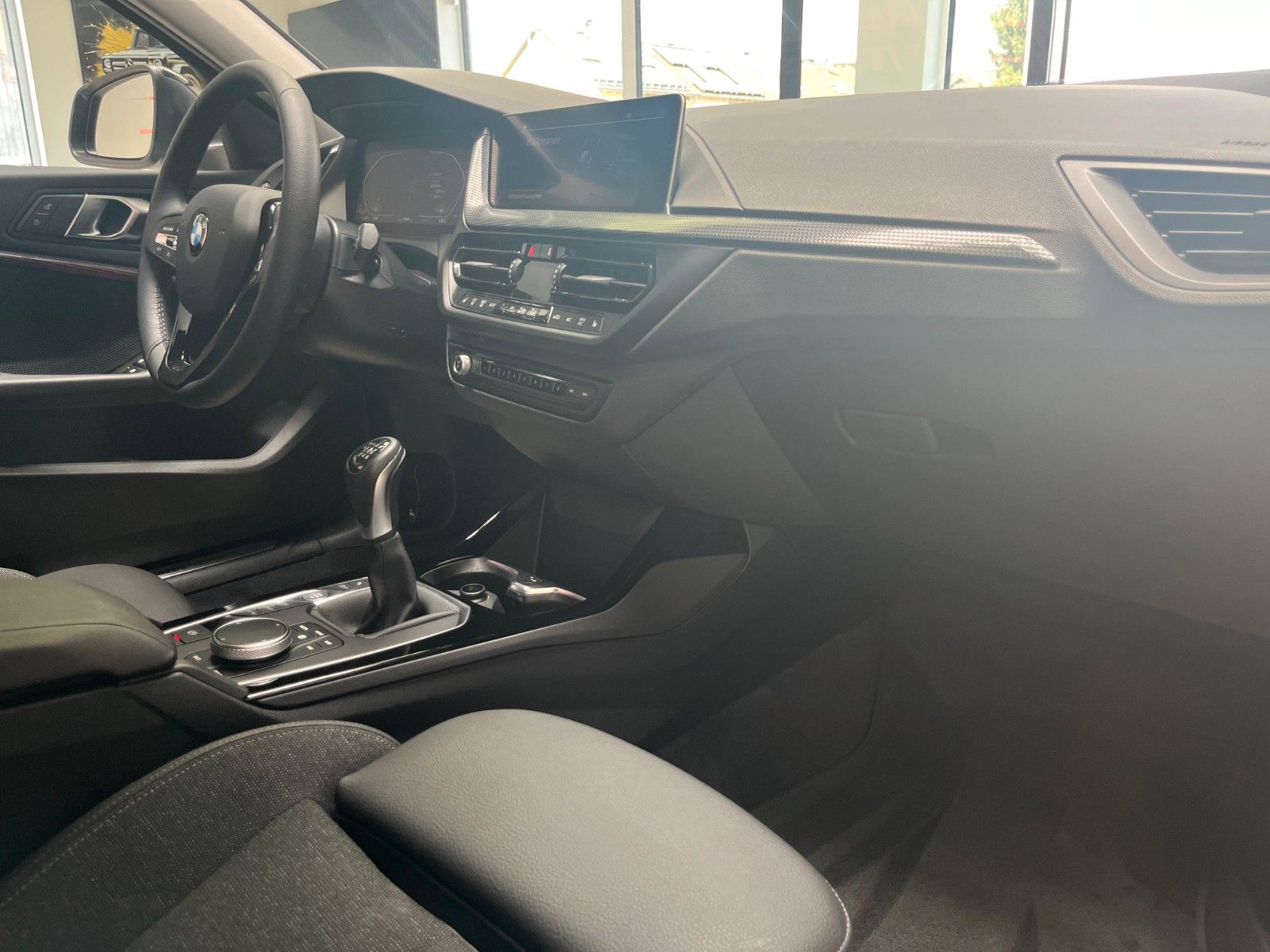 Fahrzeugabbildung BMW 118 i Advantage