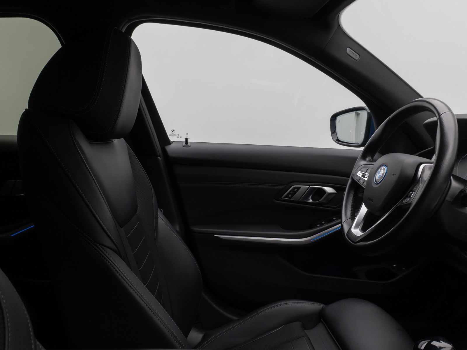 Fahrzeugabbildung BMW 330e Sport Line Kamera Laser HUD DAB Komfort