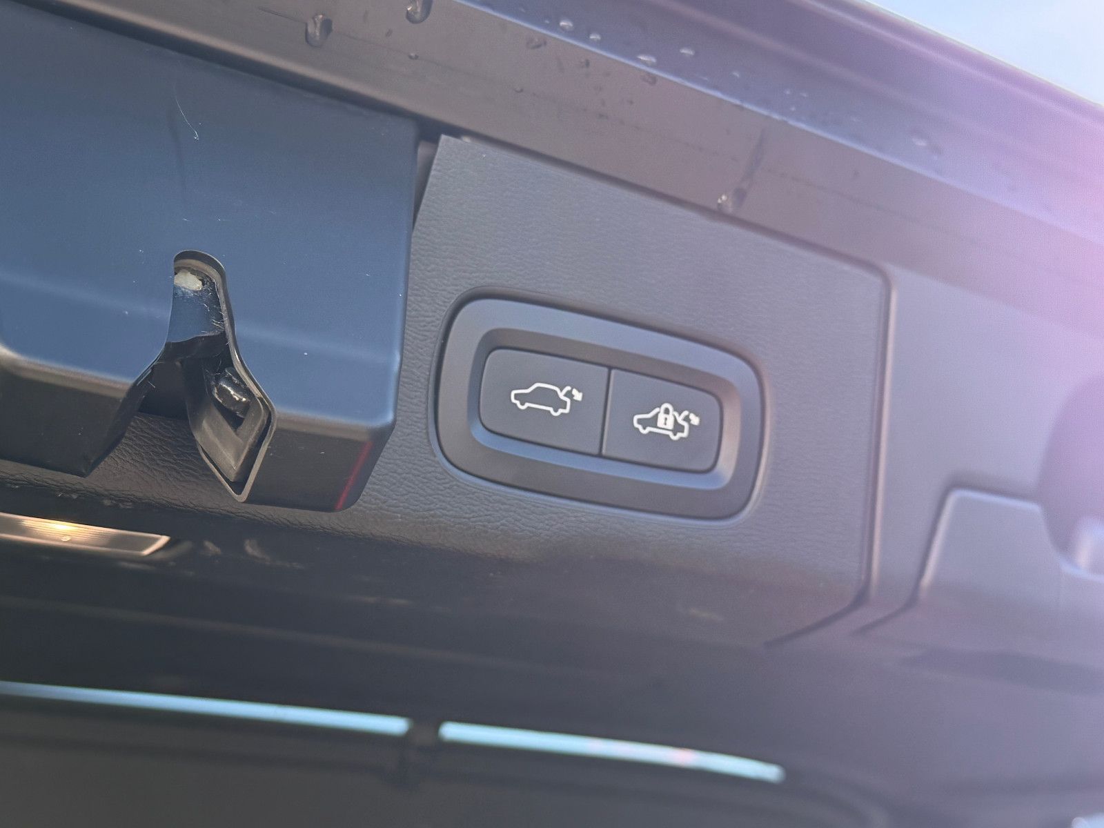 Fahrzeugabbildung Volvo XC60 B4 B Plus Dark*H&K*360°*PANO*AHK*STHZG*