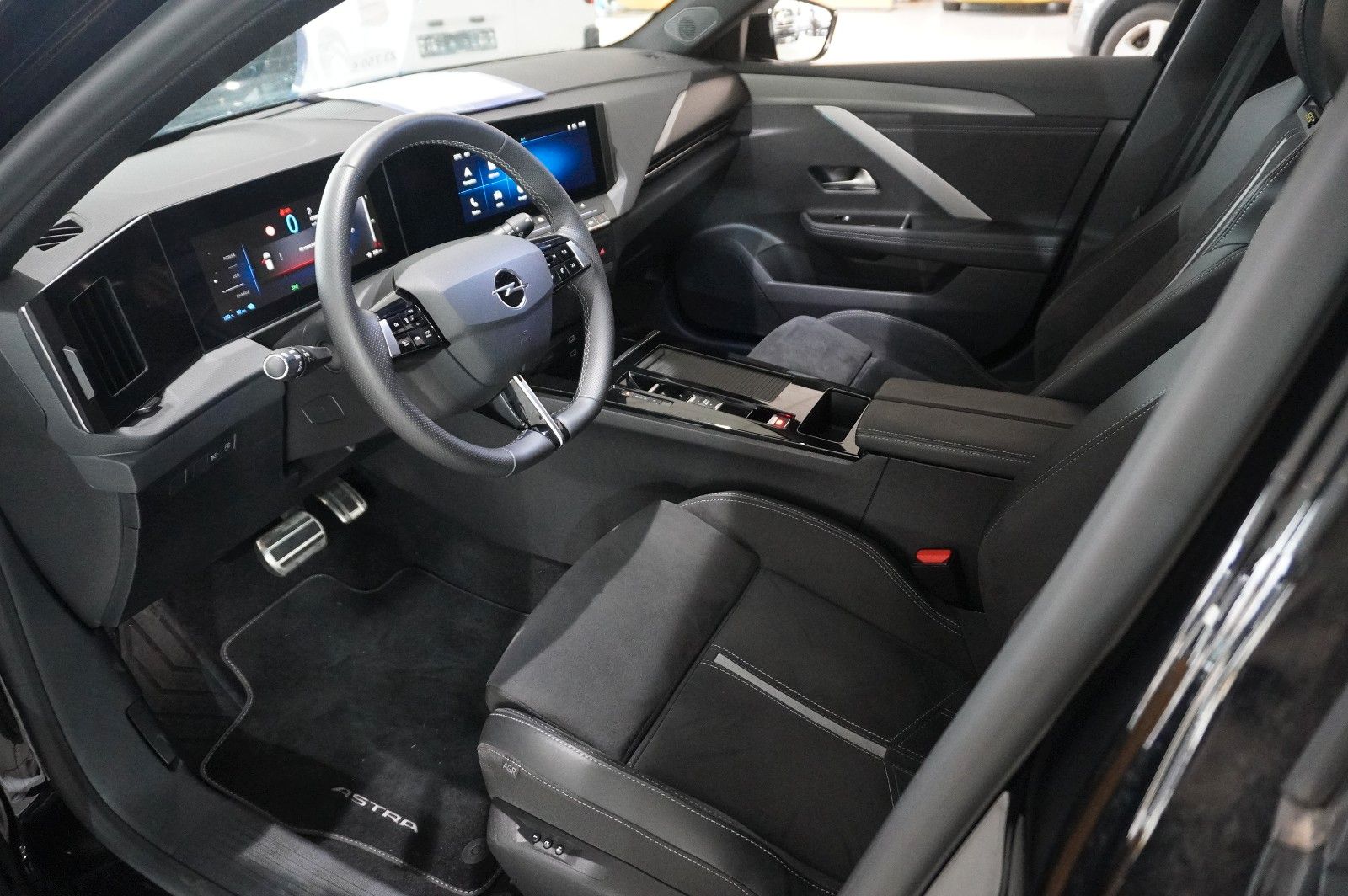 Fahrzeugabbildung Opel Astra L Lim. 1.6T PHEV GSe NAVI/LED/360°/SPORT