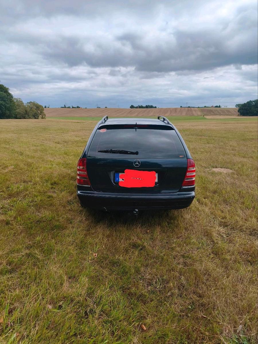 Mercedes-Benz  2005 — rear view
