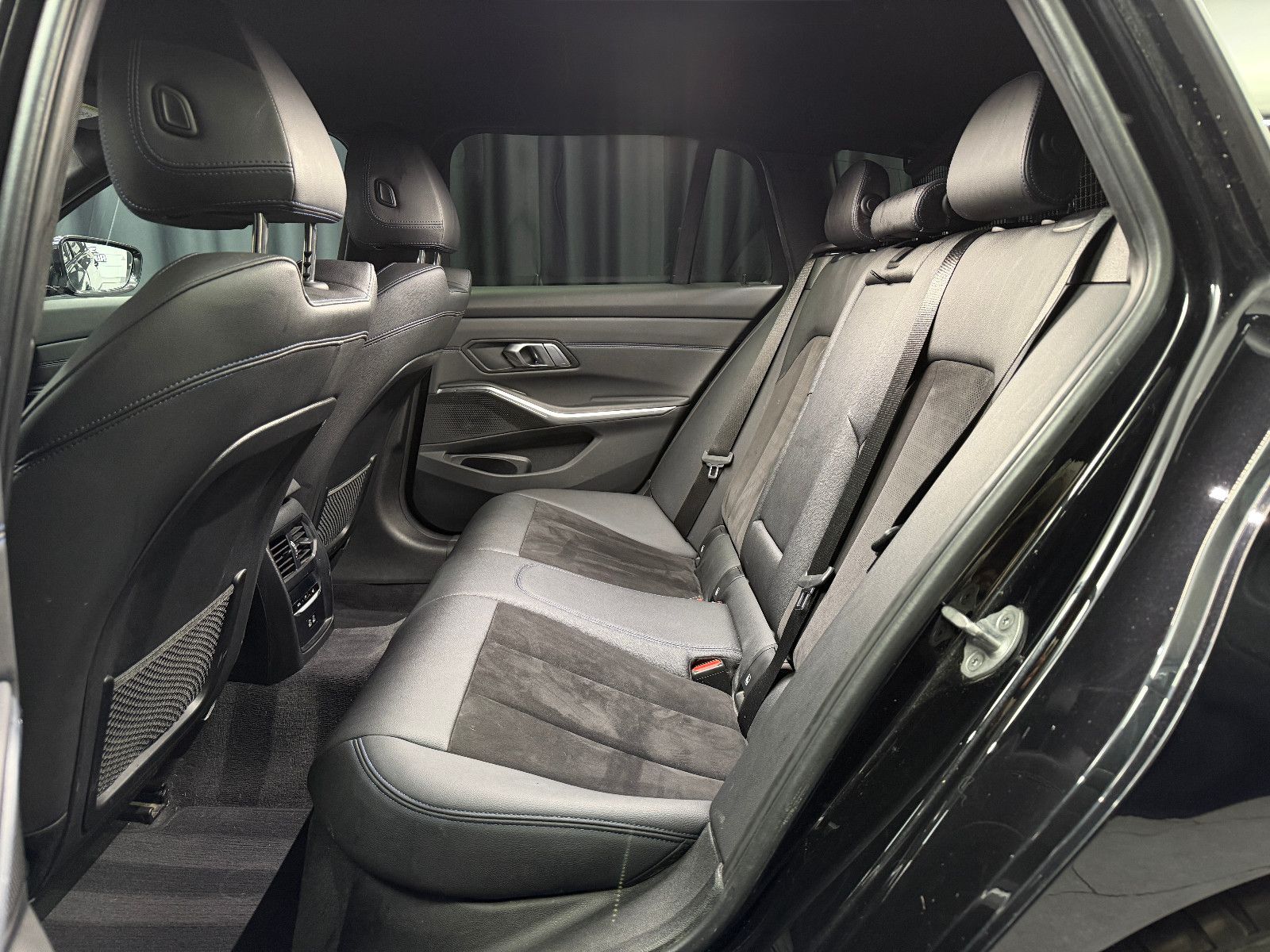 Fahrzeugabbildung BMW 320i Touring M Sport|HIFI|RF-CAM|ACC