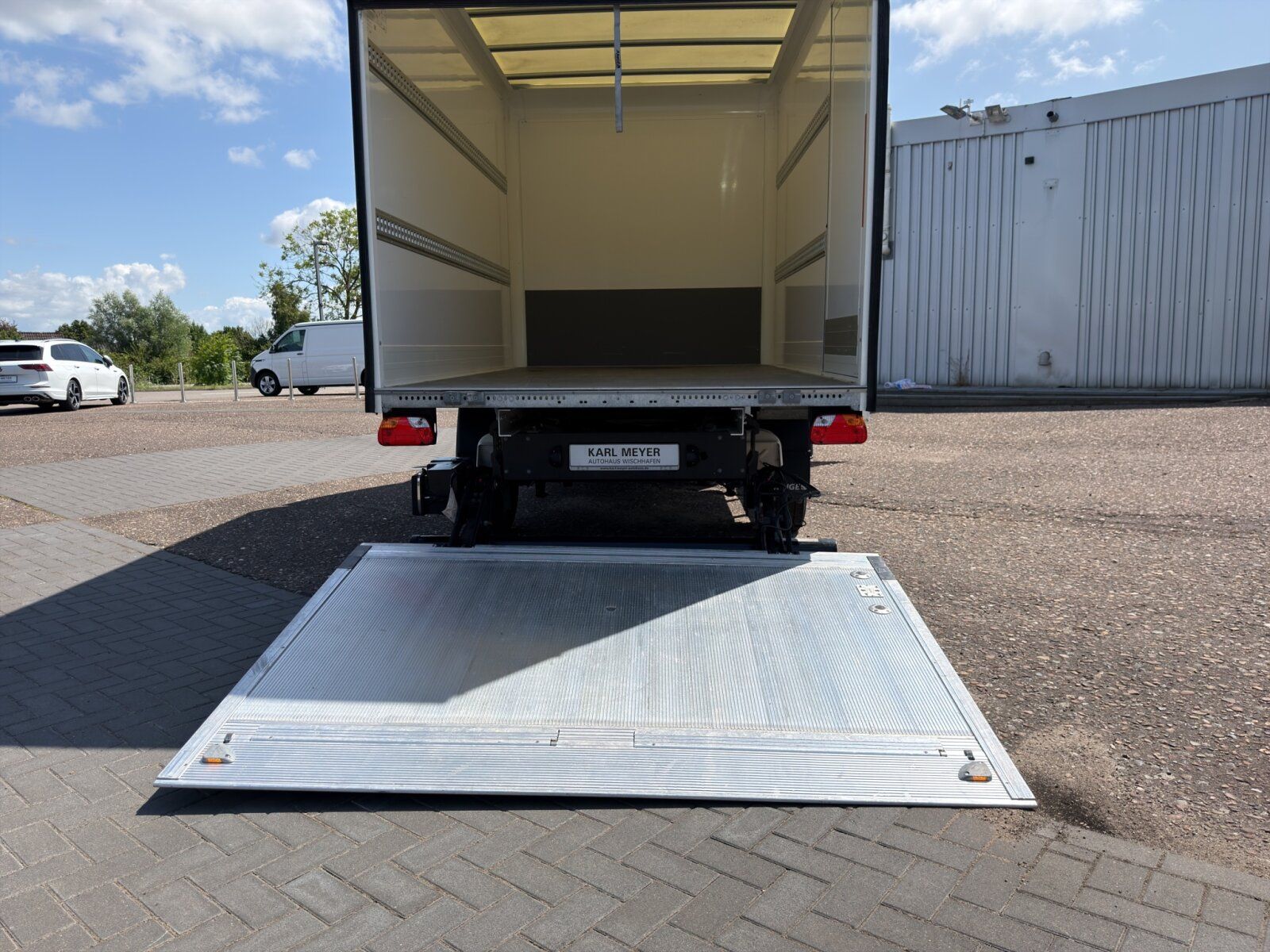 Fahrzeugabbildung Volkswagen Crafter 35 Koffer 2.0 TDI Ladebordwand
