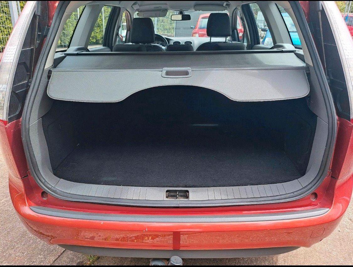 Ford Focus 2010 — photo 14