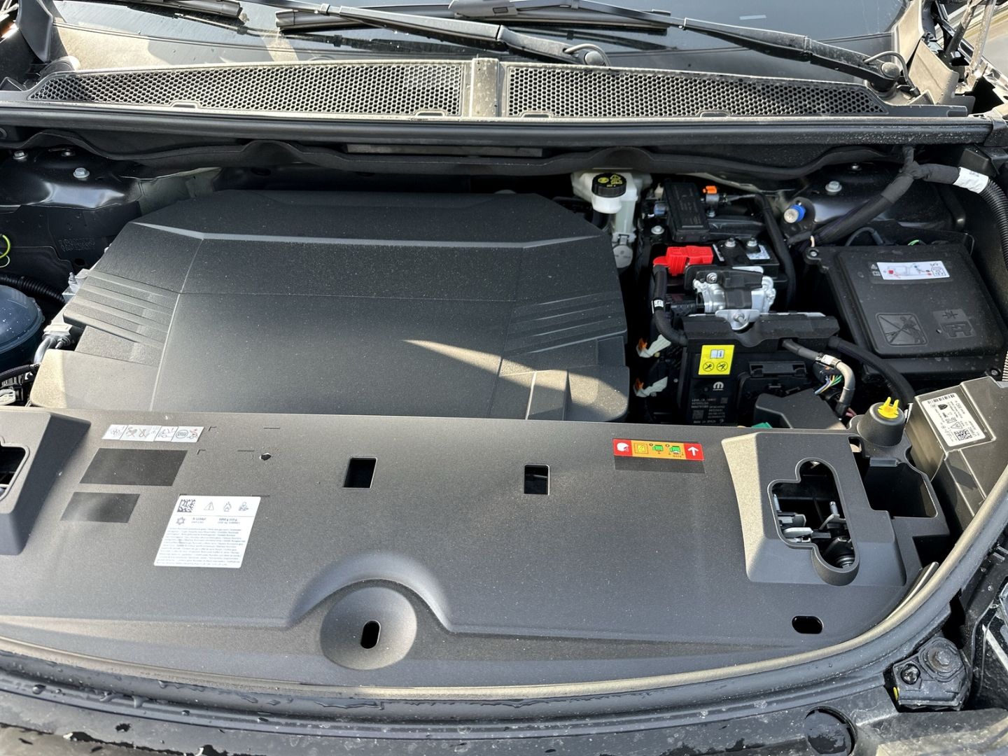 Fahrzeugabbildung Peugeot 3008 Dual-Elektromotor 325 Launch Edition Elektr