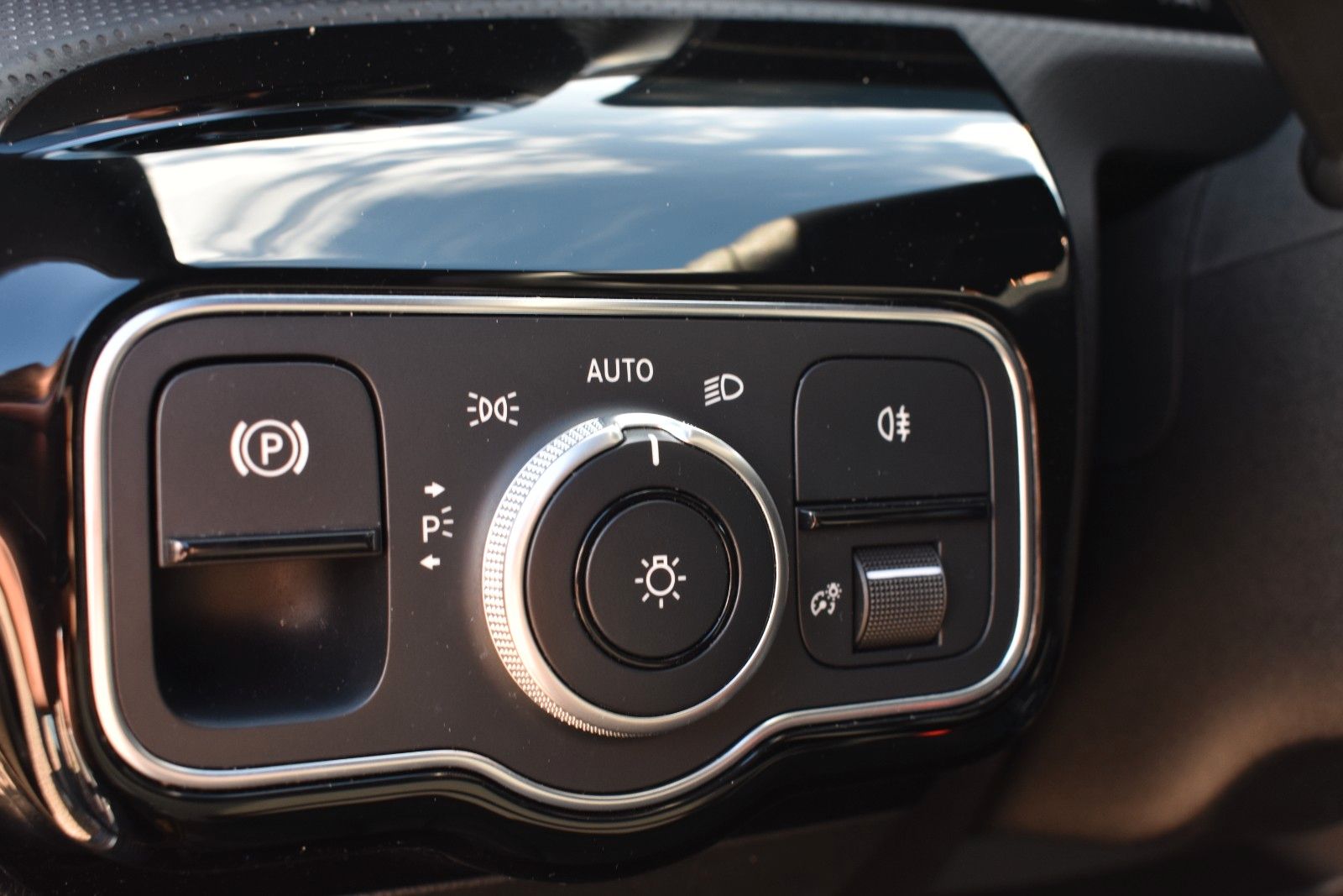 Fahrzeugabbildung Mercedes-Benz CLA 180d Shooting Brake LED/CARPLAY/KAMERA/TEMPO