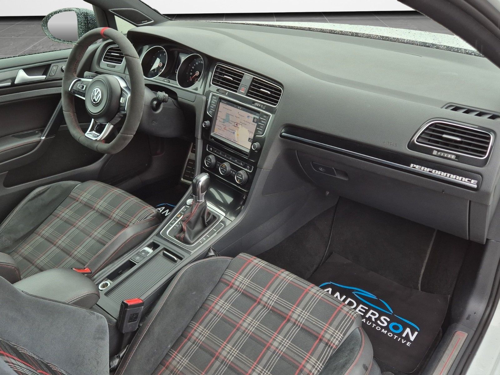 Fahrzeugabbildung Volkswagen GOLF VII GTI PERFORM DSG KAM NAVI XENON DYNAUDIO