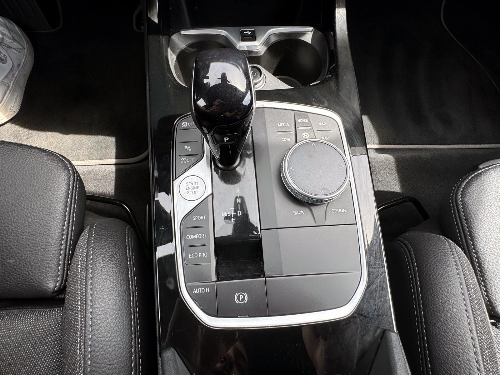 Fahrzeugabbildung BMW 118i Steptr. Sport-Line LED SHZ PDC CarPlay NAV