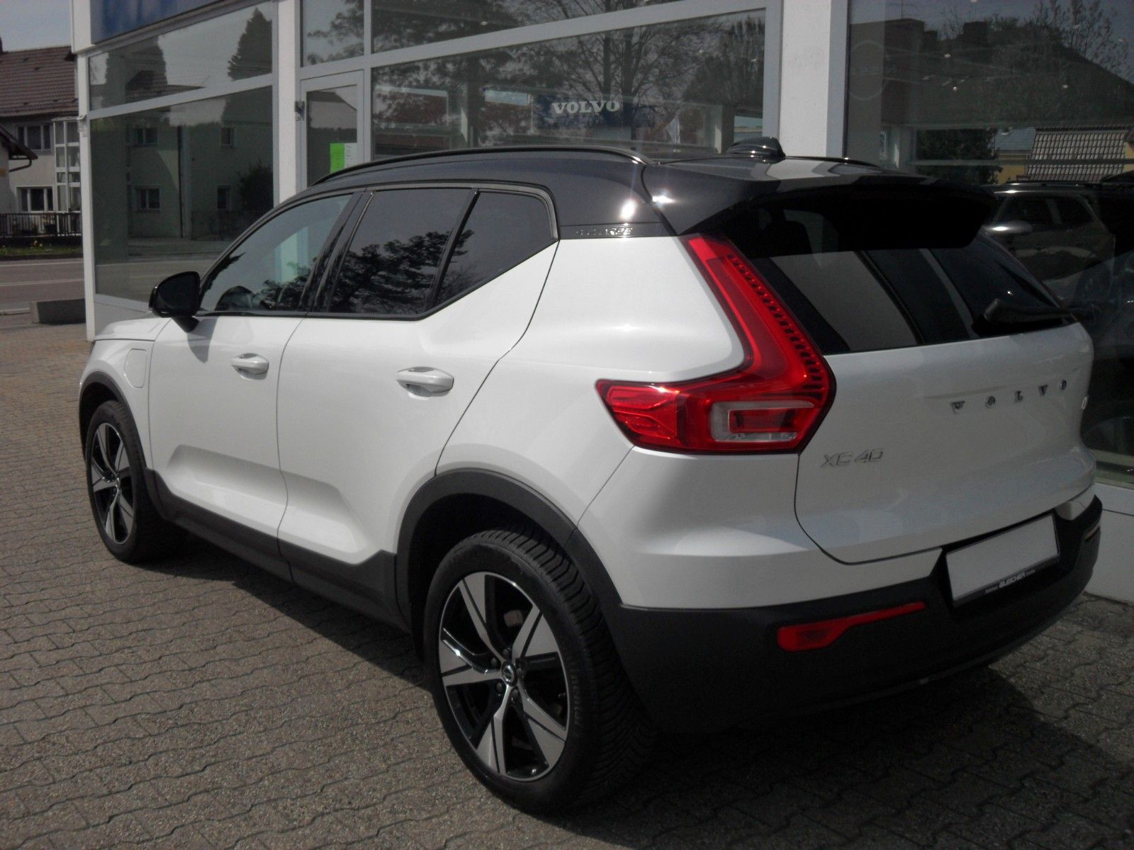 Fahrzeugabbildung Volvo XC 40 T5 R- Design Recharge Plug-In Hybrid
