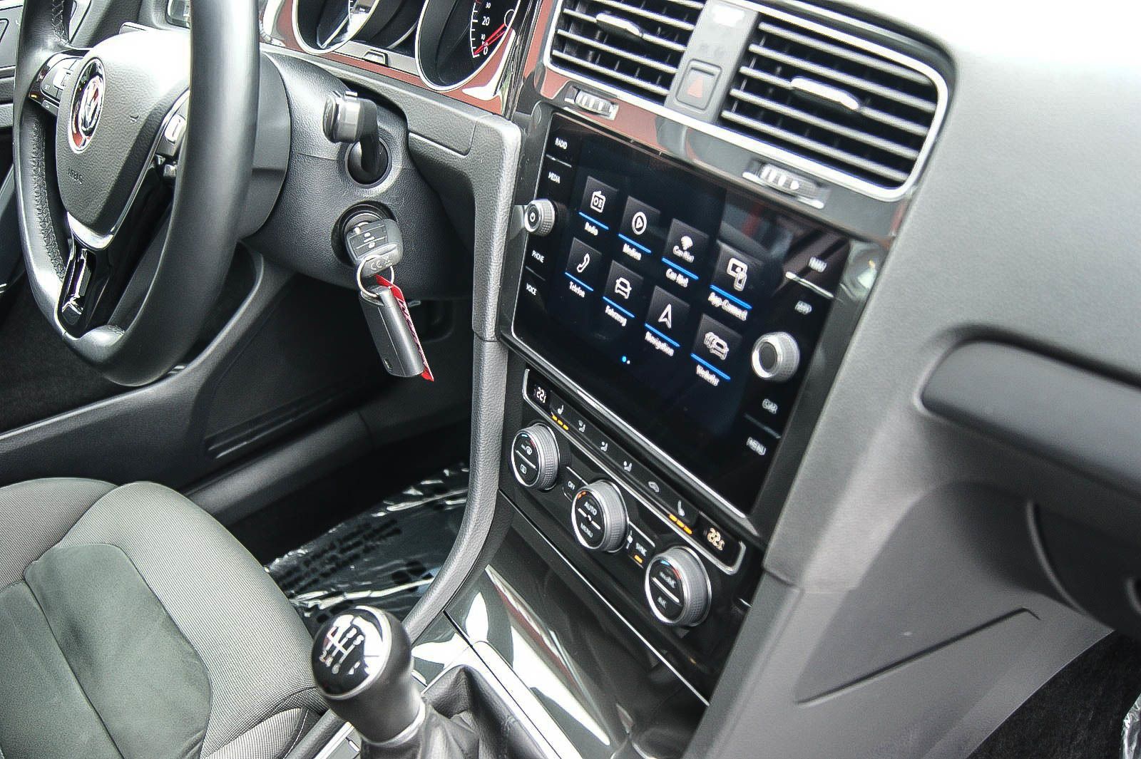 Fahrzeugabbildung Volkswagen Golf VII Variant Comfortline LED ACC SIHZG 1HAND