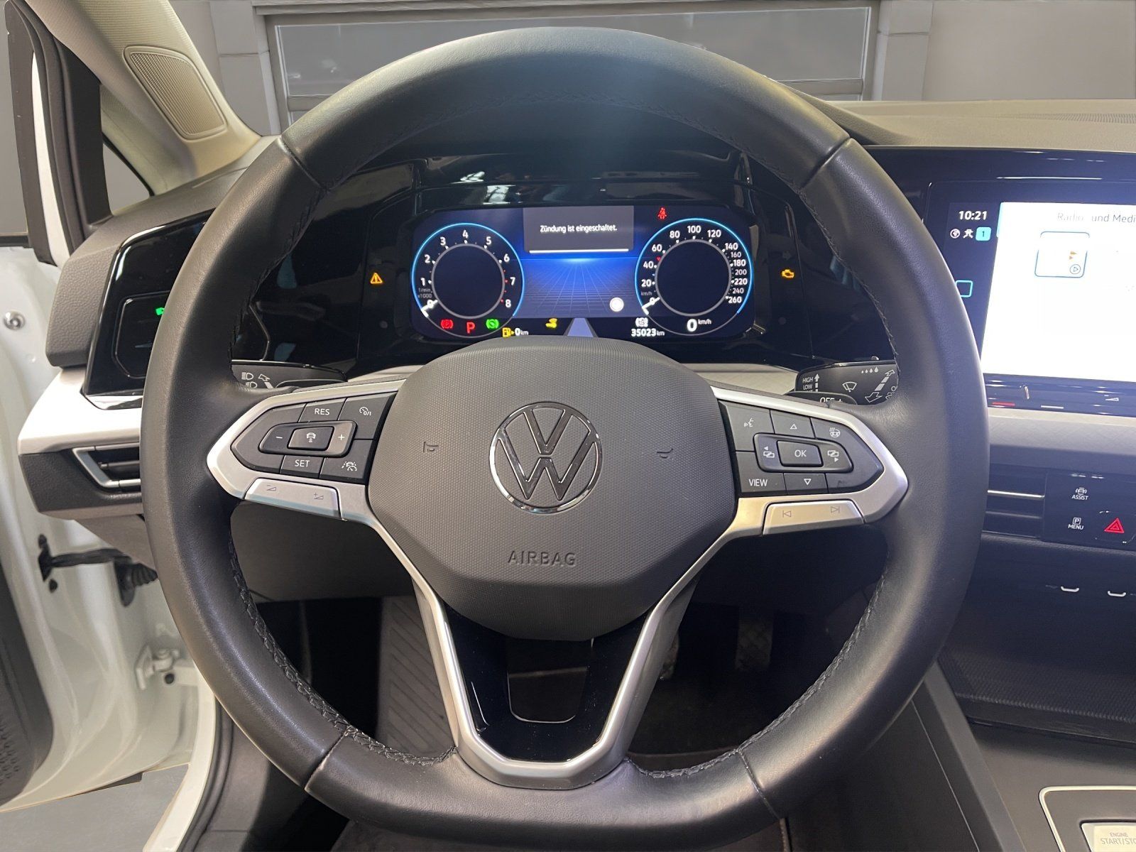 Volkswagen Golf VIII 1.0 eTSI Life ACC AUT Kam. Navi LED LM foto 11