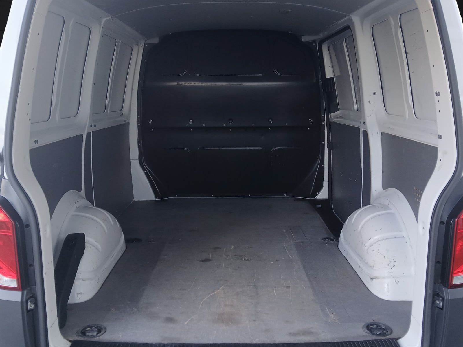 Fahrzeugabbildung Volkswagen T6 Transporter T6.1 TDI Kasten EcoProfi AHK DAB