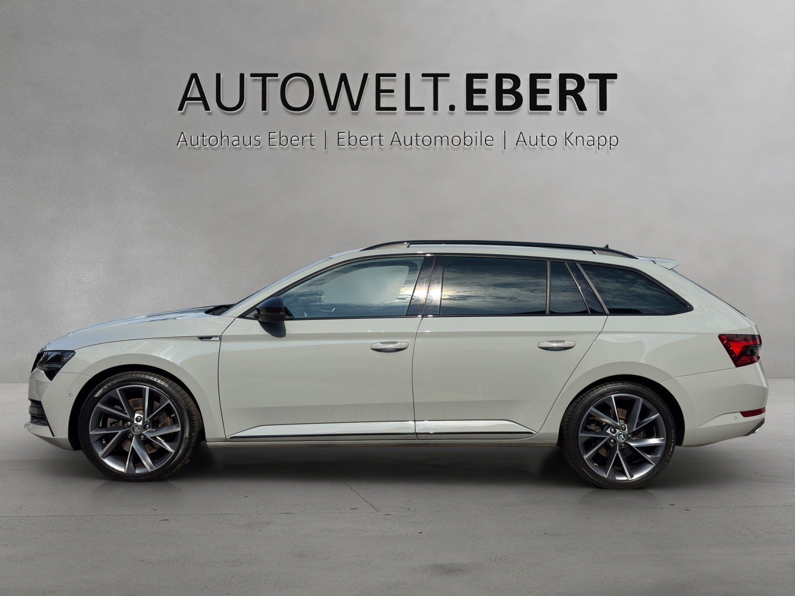 Fahrzeugabbildung SKODA Superb Combi 2.0 TSI Sportline 4x4/AHK/360°/ACC/