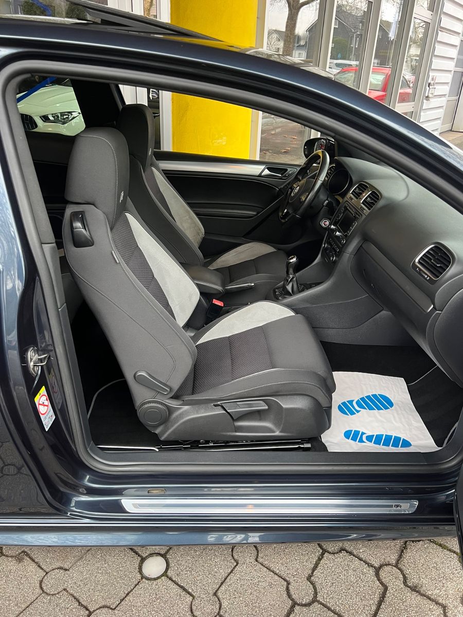 Fahrzeugabbildung Volkswagen Golf VI R 4Motion *SCHIEBEDACH*KEYLESS*XENON*