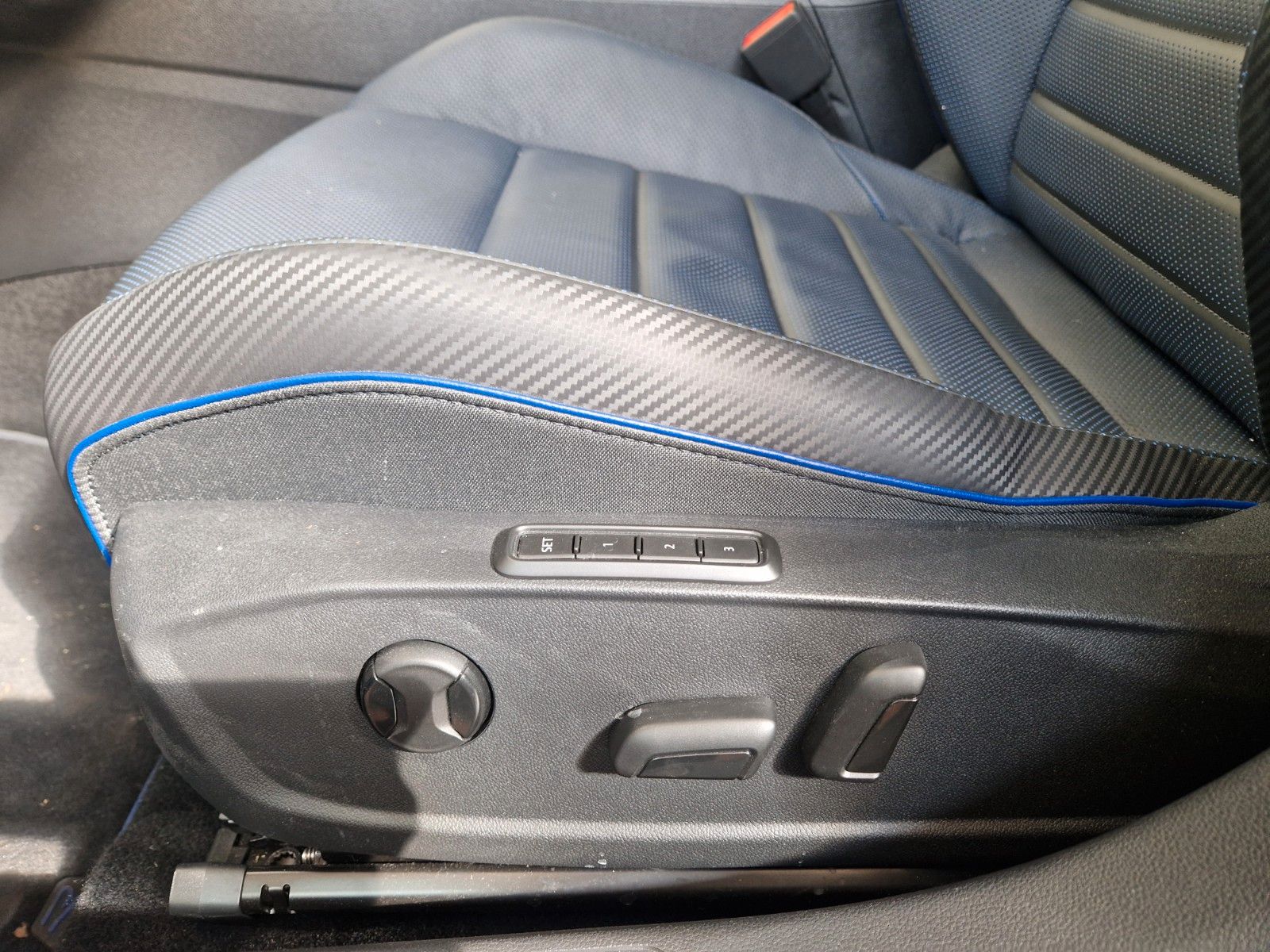 Volkswagen Golf VIII R 4MOTION PANO AMBIENTE DEKRA PERFORM foto 16