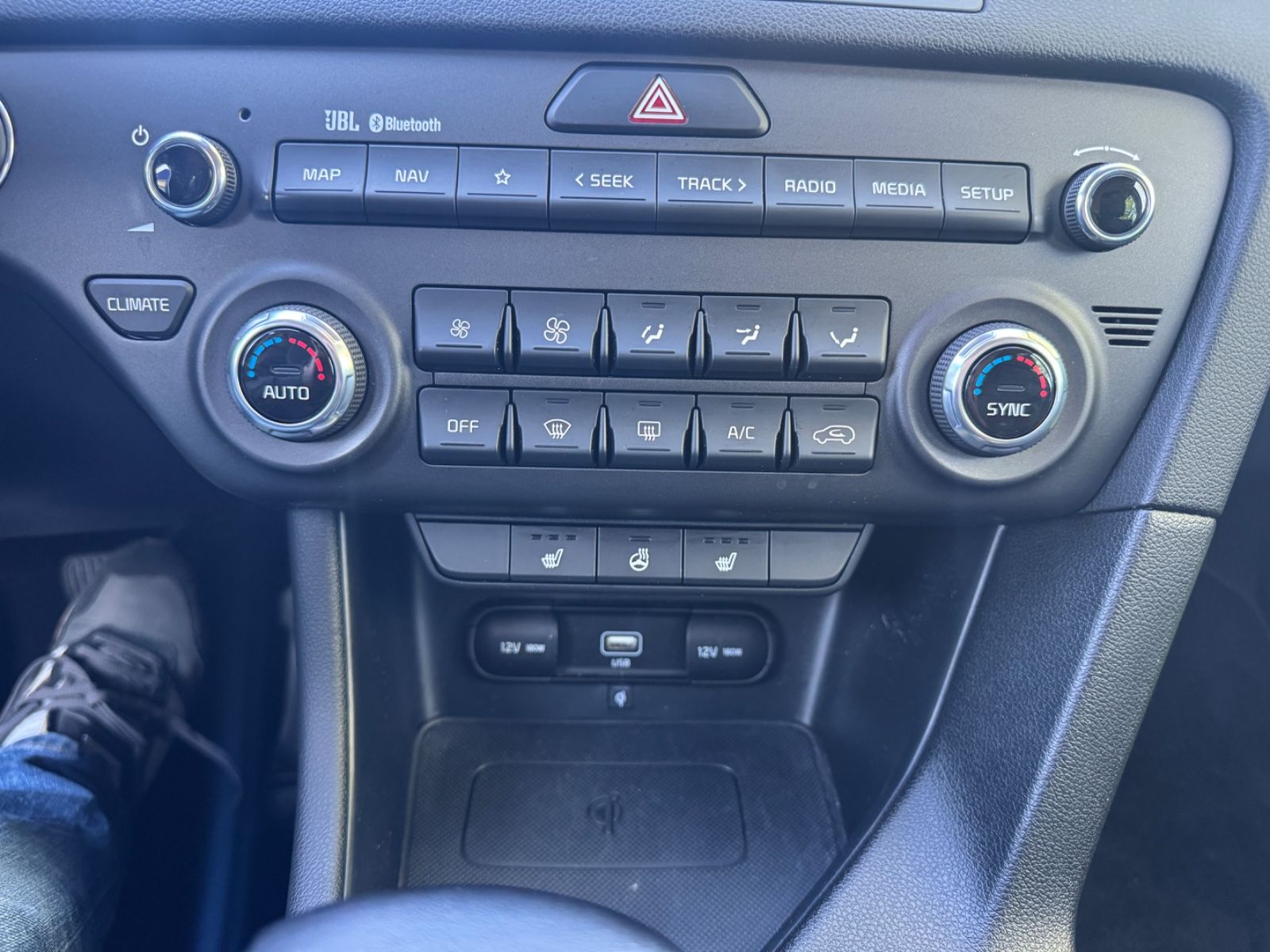 Fahrzeugabbildung Kia Sportage 1.6 CRDi Black Edition Panorama+LED+JBL