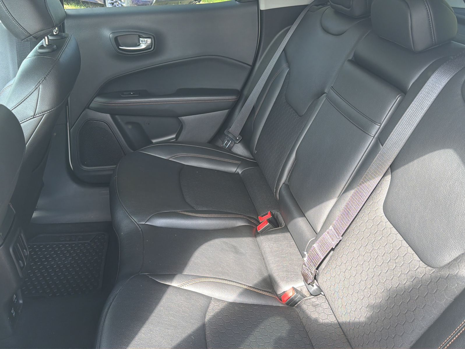 Fahrzeugabbildung Jeep Compass 1.3 T-GDI I4 LIMITED DCT 150PS Automatik